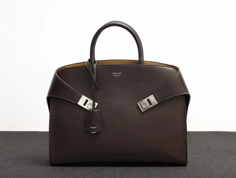 Salvatore Ferragamo — Сумка через плече Hug Soft 40 см