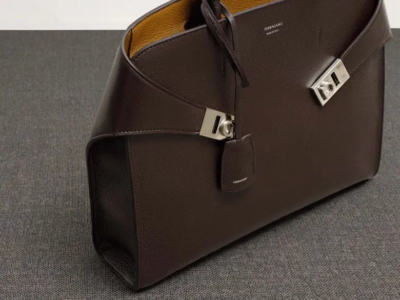 Salvatore Ferragamo Сумка через плече Hug Soft 40 см — Фото 3