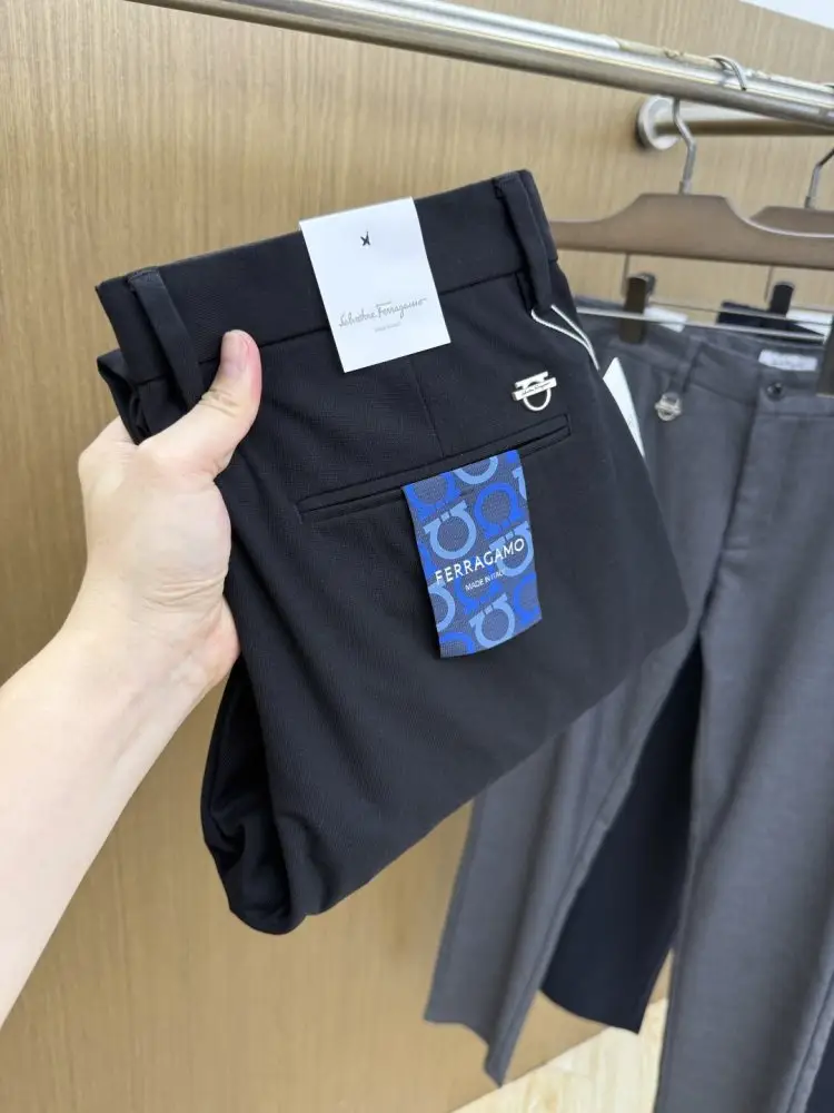 Salvatore Ferragamo — Брюки чоловічі
