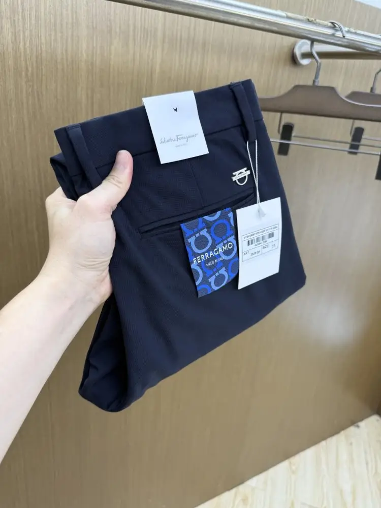 Salvatore Ferragamo — Брюки чоловічі