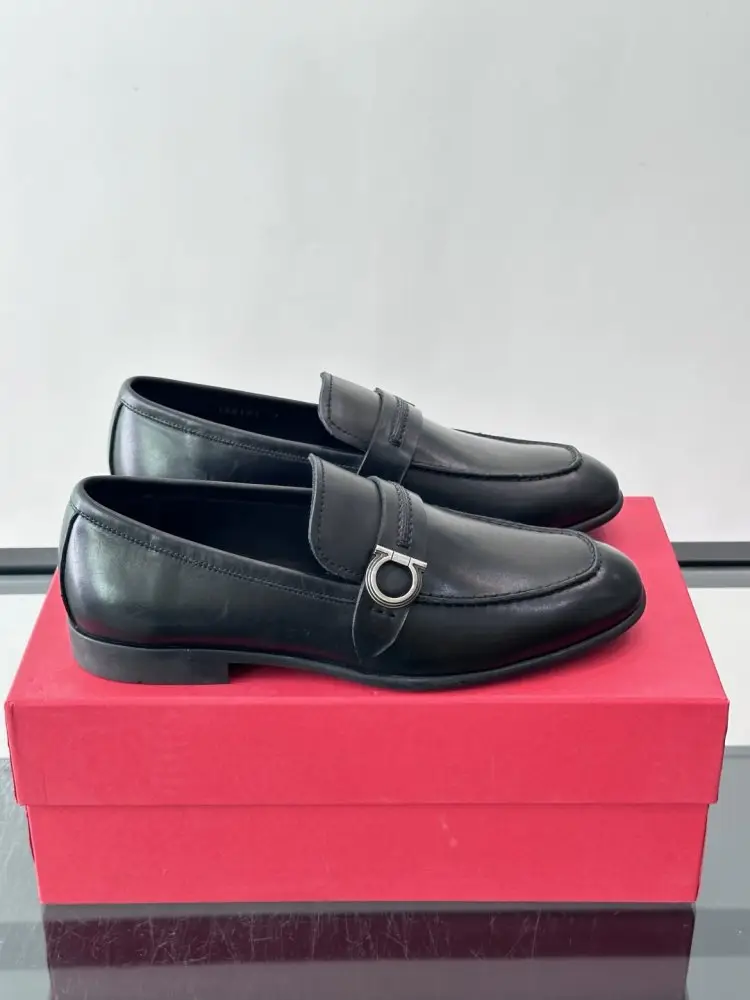 Salvatore Ferragamo Туфлі лоферы чоловічі — Фото 1