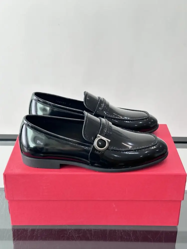 Salvatore Ferragamo Туфлі лоферы чоловічі — Фото 1