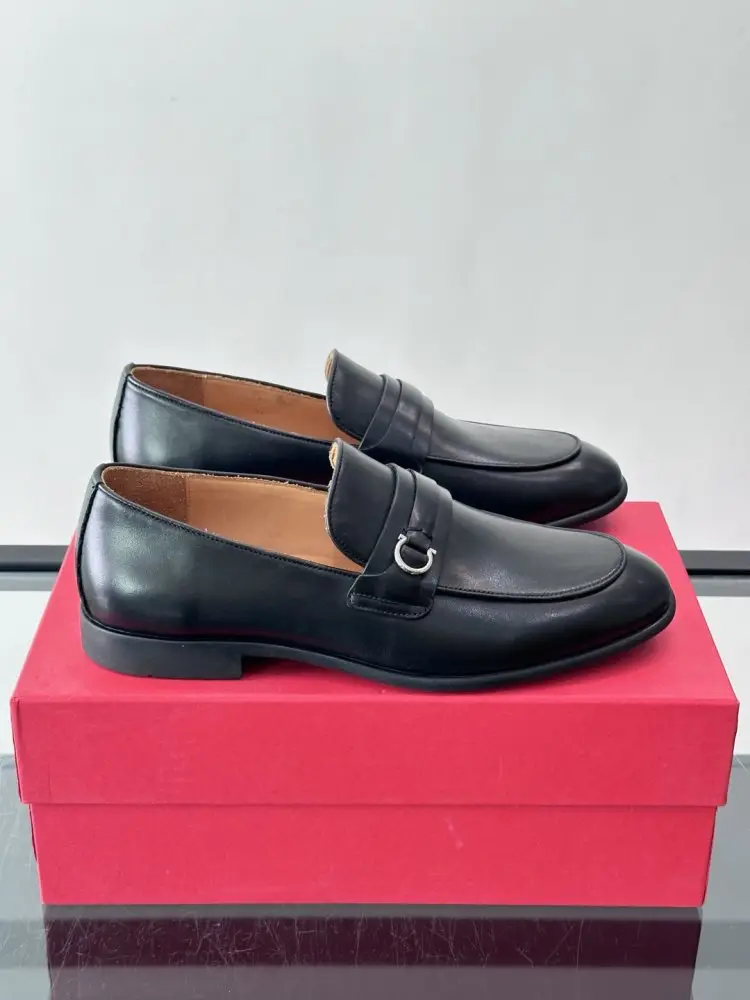 Salvatore Ferragamo Туфлі лоферы чоловічі — Фото 1