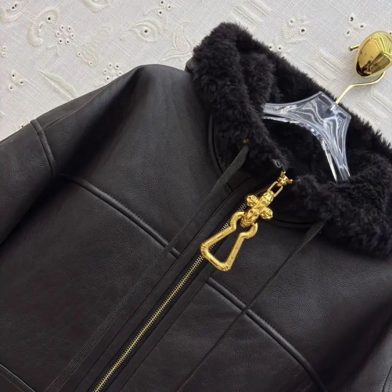 Schiaparelli Leather women's sheepskin coat on fur — Photo 3
