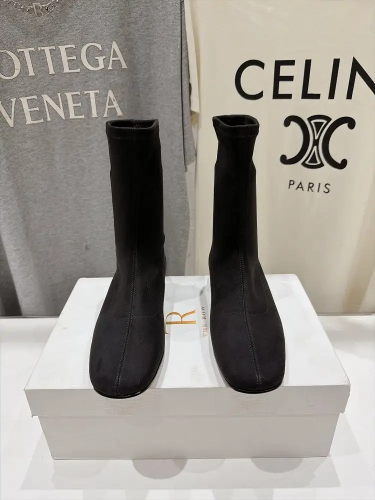 THE ROW — Ботинки женские Chelsea Mid-Calf Boots
