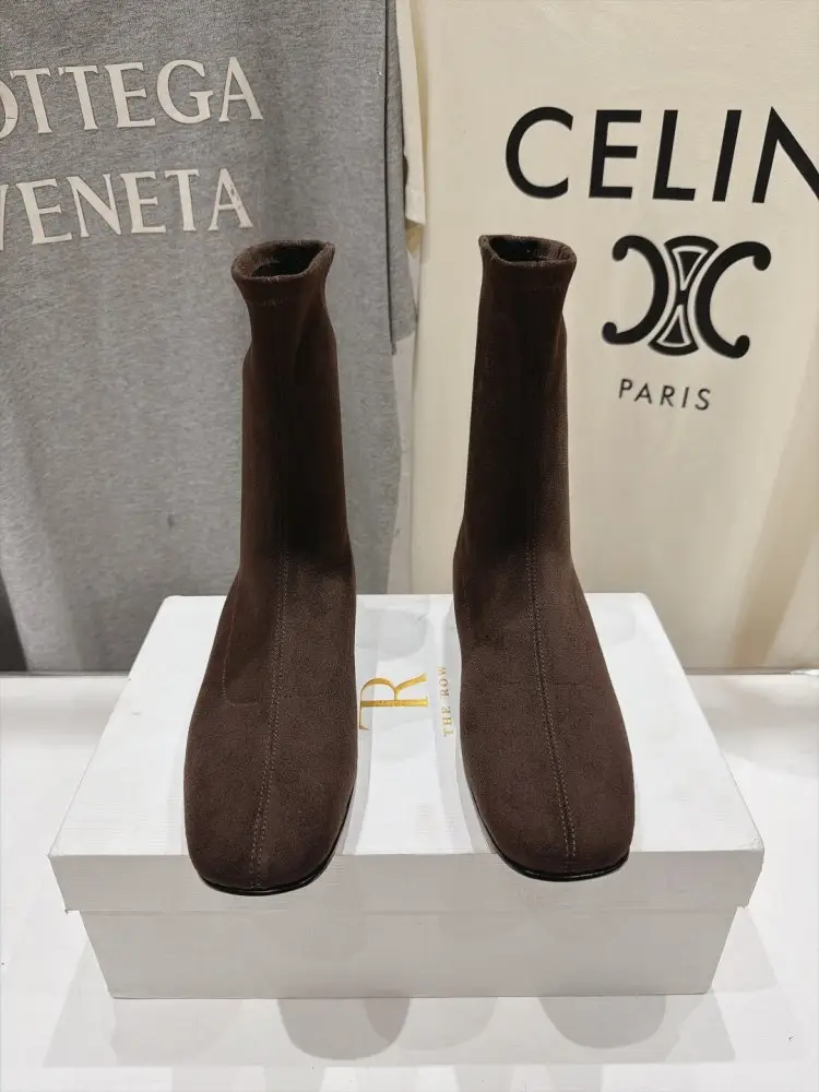 THE ROW — Черевики жіночі Chelsea Mid-Calf Boots
