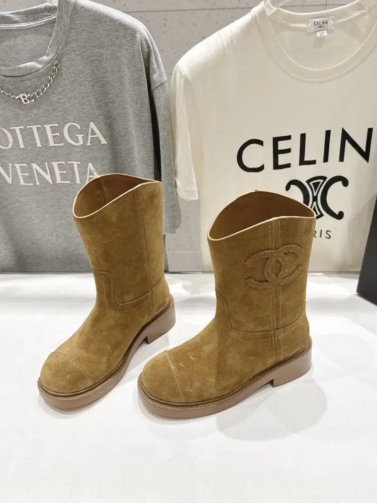 THE ROW Черевики жіночі Chelsea Mid-Calf Boots — Фото 2