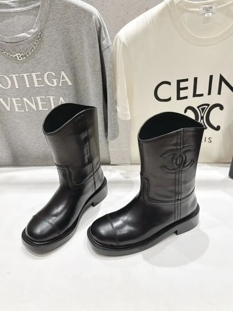THE ROW Черевики жіночі Chelsea Mid-Calf Boots — Фото 2
