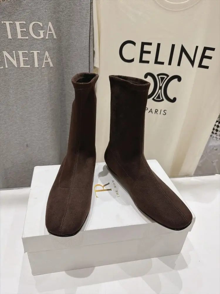 THE ROW Ботинки женские Chelsea Mid-Calf Boots — Фото 2