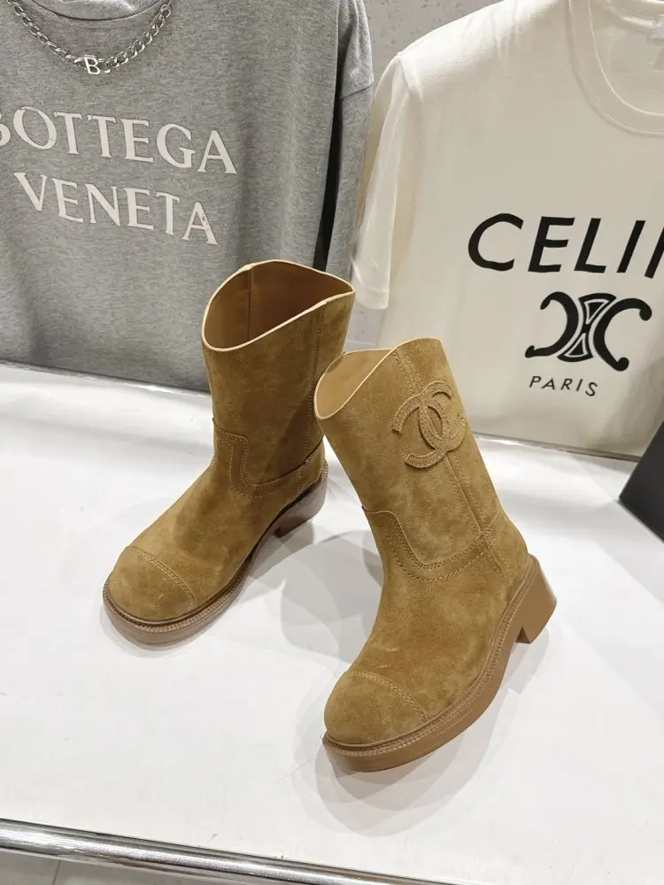 THE ROW Черевики жіночі Chelsea Mid-Calf Boots — Фото 3