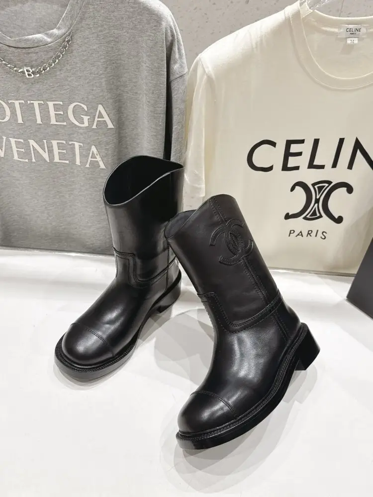 THE ROW Черевики жіночі Chelsea Mid-Calf Boots — Фото 3