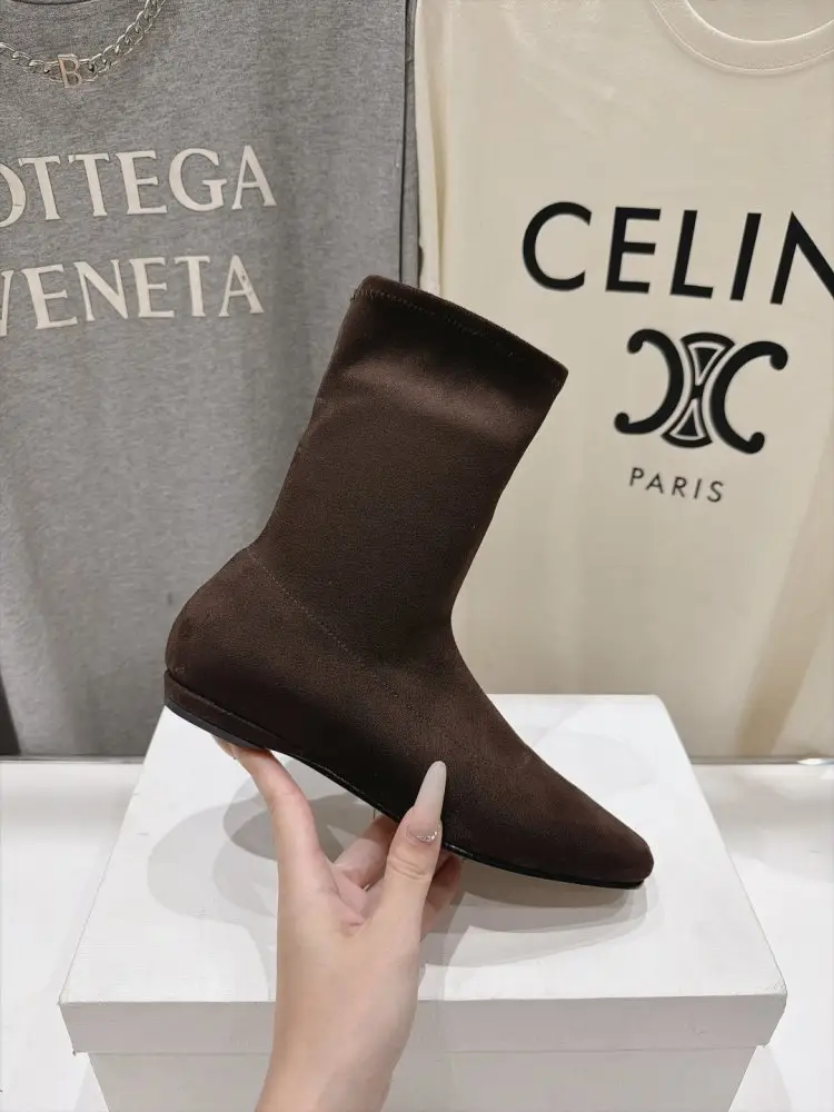 THE ROW Ботинки женские Chelsea Mid-Calf Boots — Фото 5