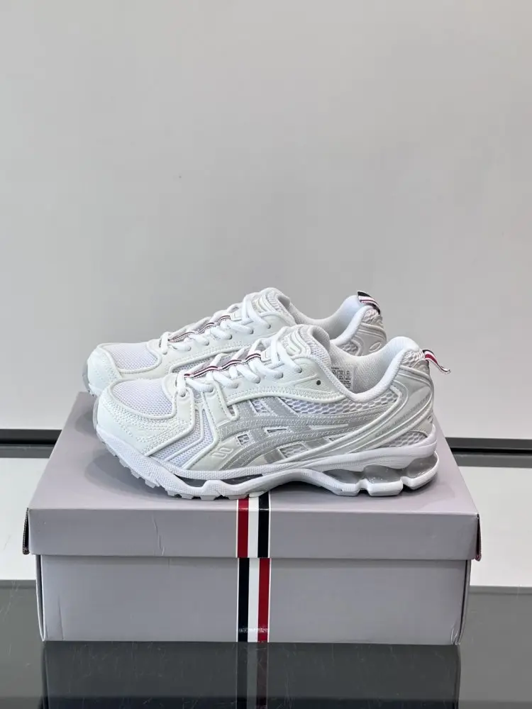 Thom Browne Sneakers — Photo 3
