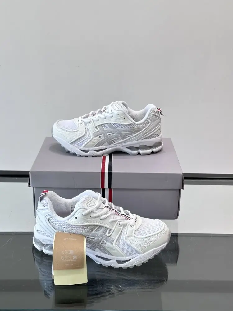 Thom Browne Sneakers — Photo 4