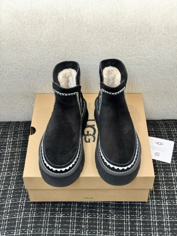 UGG — Уггі жіночі