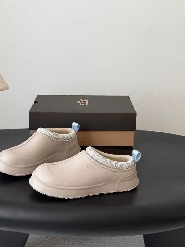 UGG — Уггі