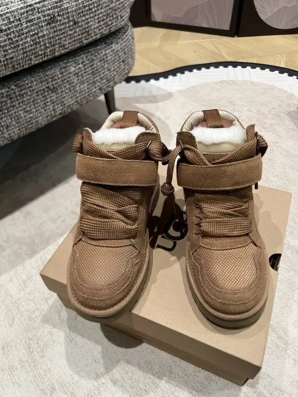 UGG — Кросівки зимові жіночі на хутрі