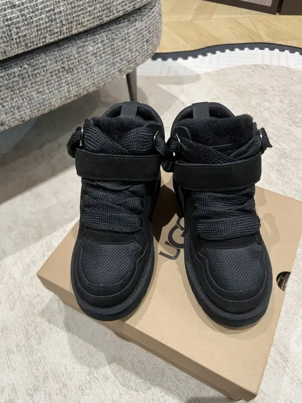 UGG — Кросівки зимові жіночі на хутрі