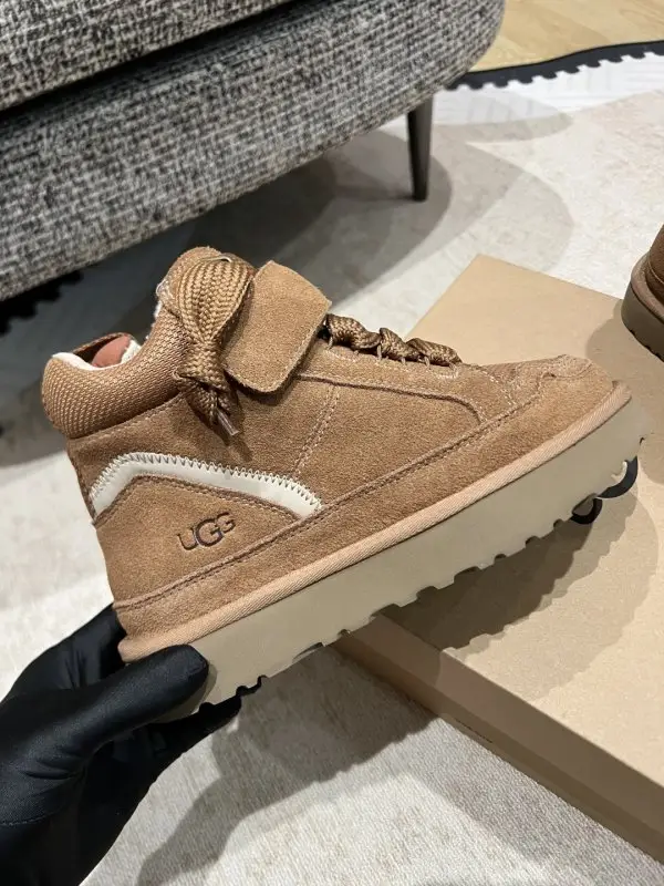 UGG Кросівки зимові жіночі на хутрі — Фото 4