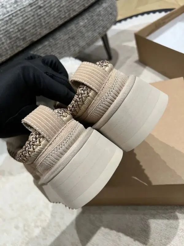 UGG Кросівки зимові жіночі на хутрі — Фото 5