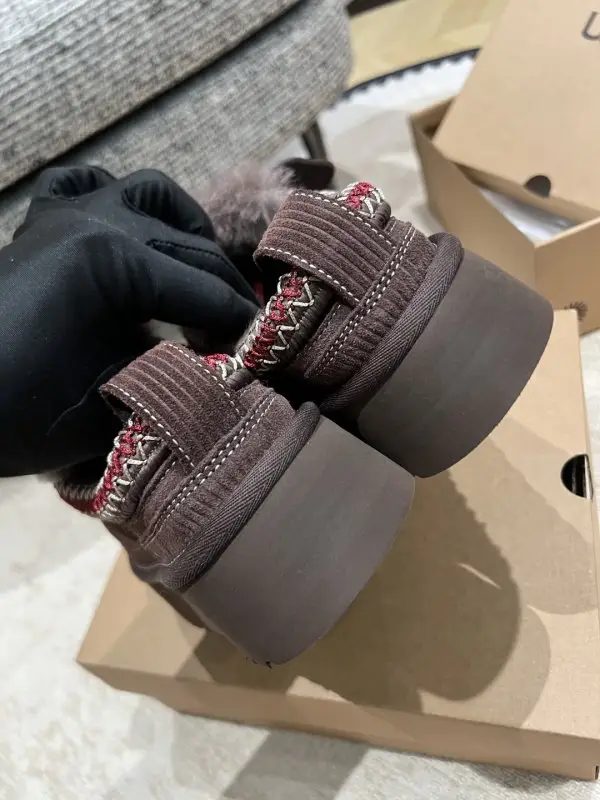 UGG Кроссовки зимние женские на меху — Фото 5