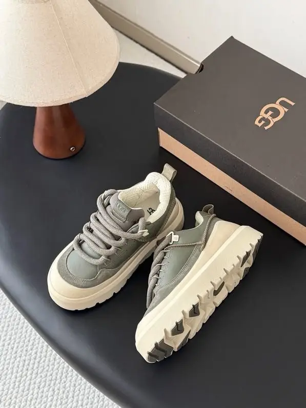 UGG — Кросівки зимові жіночі