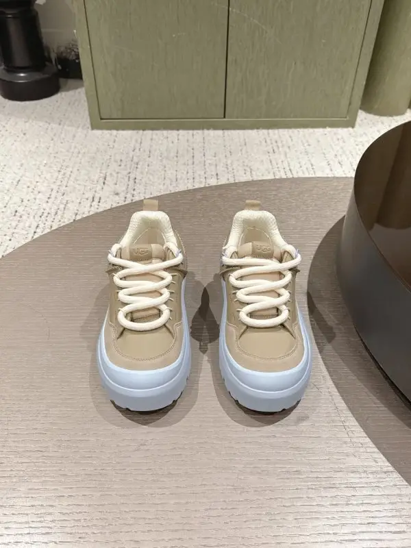 UGG — Кросівки