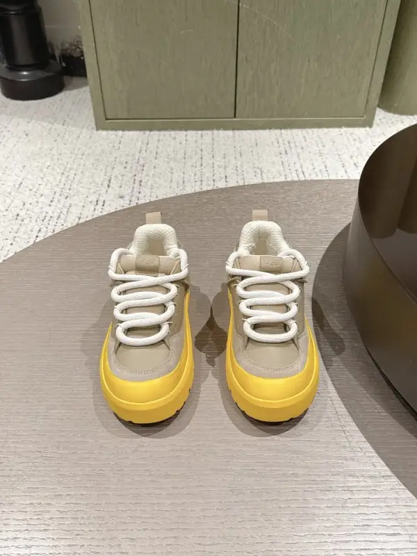UGG — Кросівки