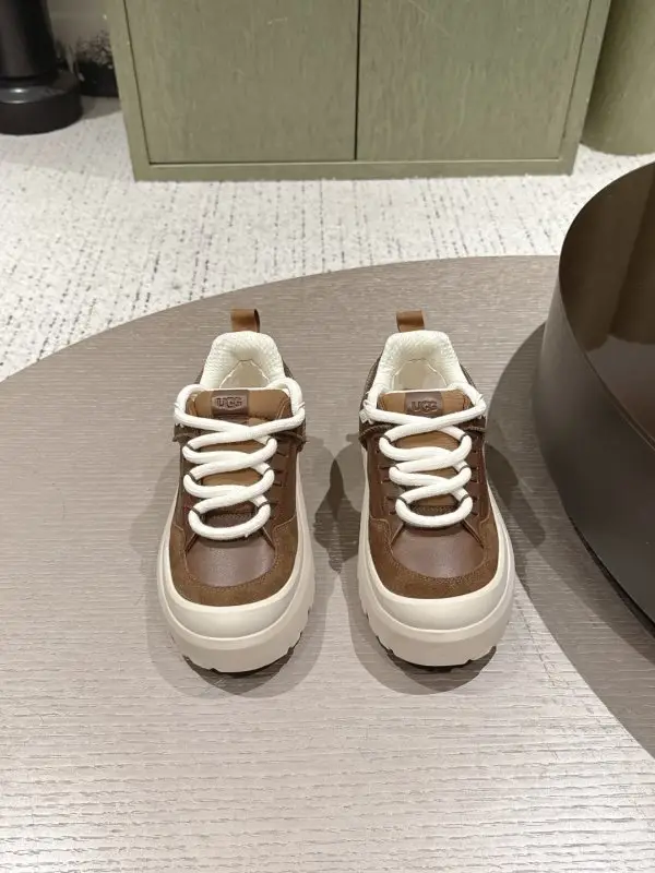 UGG — Кросівки