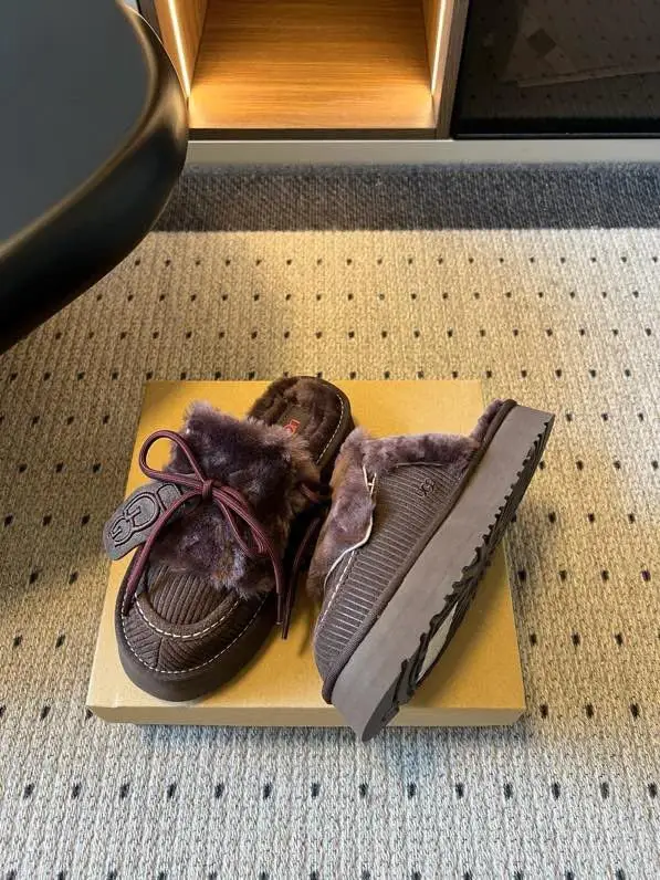 UGG — Шлепанцы на шнуровке и мехом