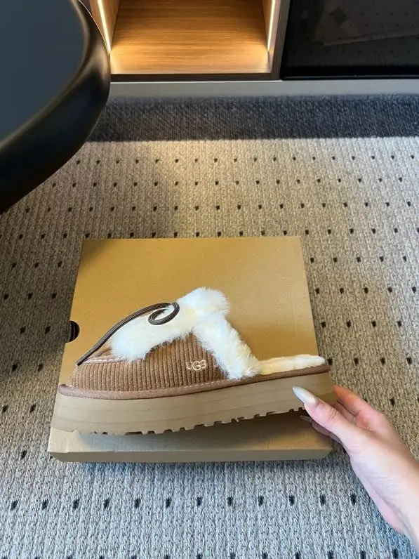 UGG Step-ins on lace and fur — Photo 2