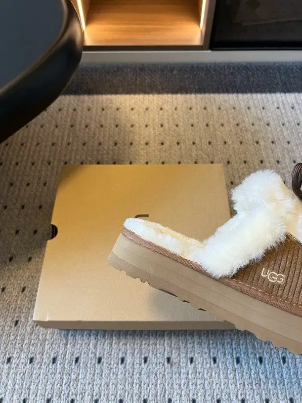 UGG Step-ins on lace and fur — Photo 3