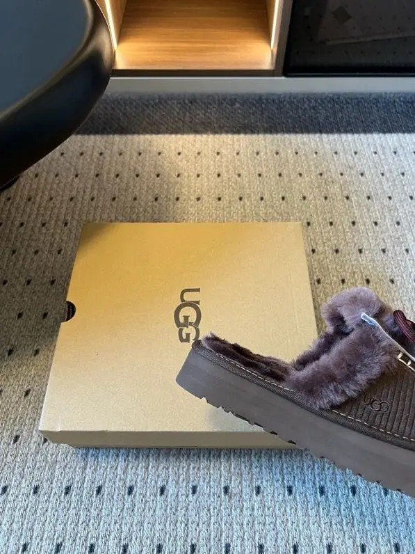 UGG Шлепанцы на шнуровке и мехом — Фото 4