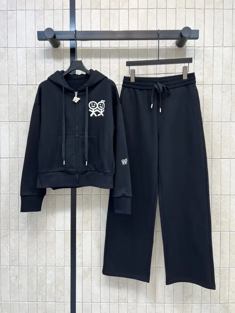 UkrFashion — Костюм жіночий