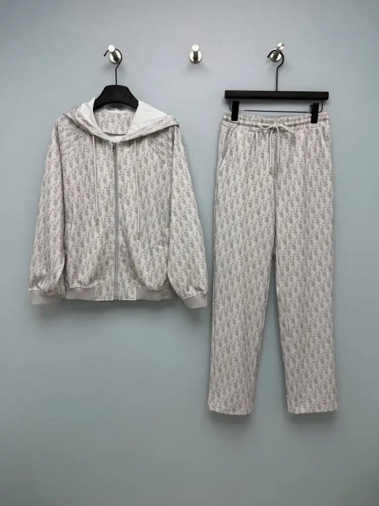 UkrFashion — Костюм жіночий