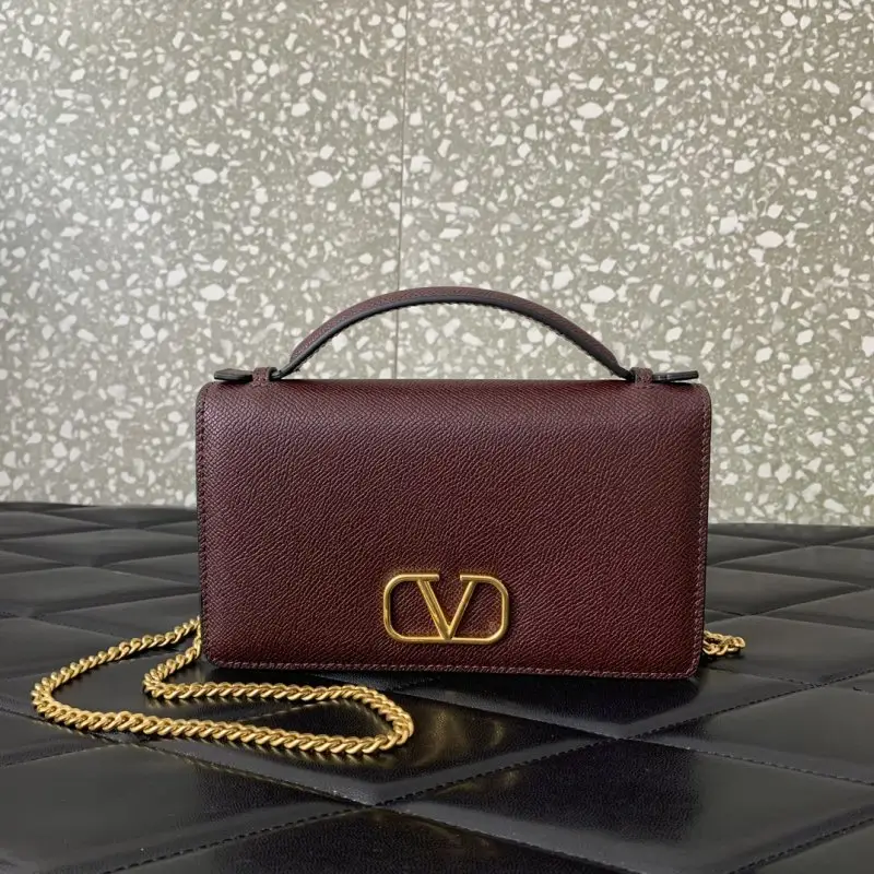 Valentino — Сумка Valenté Garavani VRING с цепочкой
