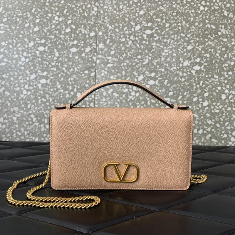 Valentino — A bag Valenté Garavani VRING from chain