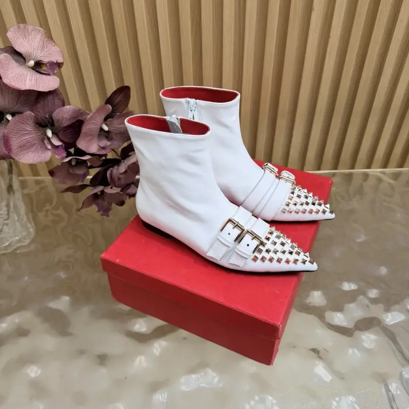 Valentino — Ботильйони з гострим носком і заклепками
