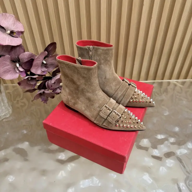 Valentino Ботильйони з гострим носком і заклепками — Фото 1