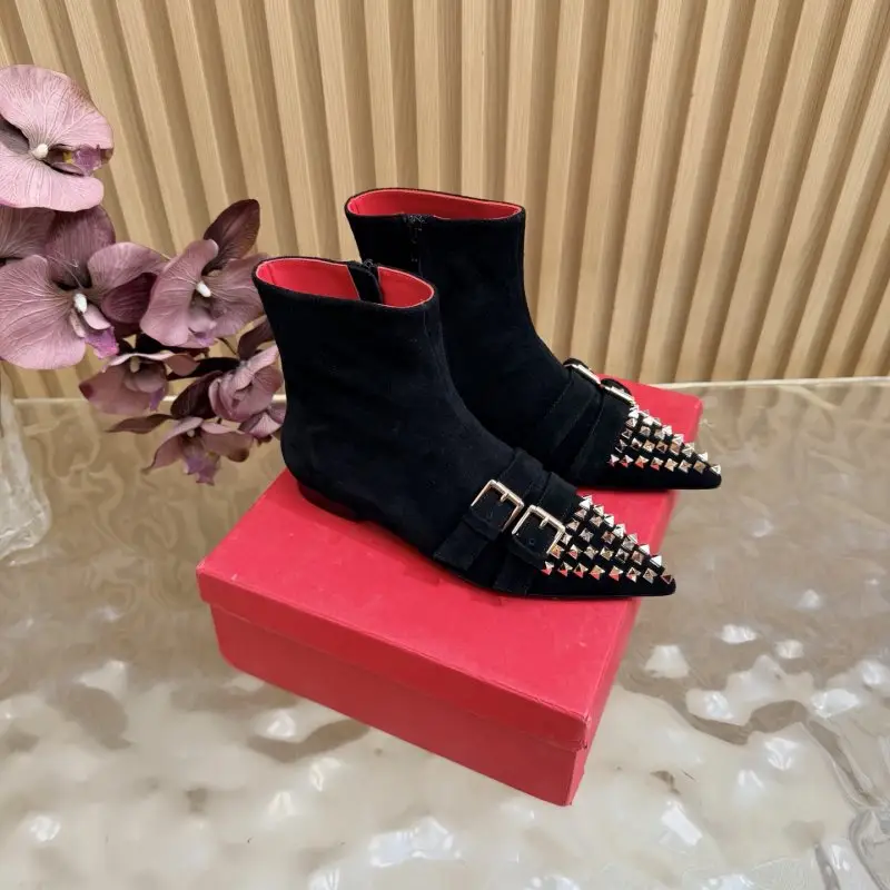Valentino — Ботильйони з гострим носком і заклепками