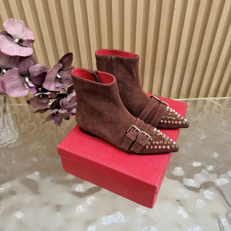 Valentino — Ботильйони з гострим носком і заклепками