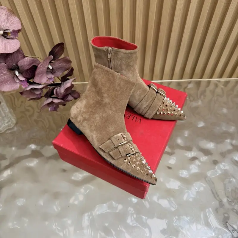 Valentino Ботильйони з гострим носком і заклепками — Фото 2