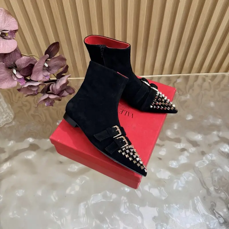 Valentino Ботильйони з гострим носком і заклепками — Фото 2