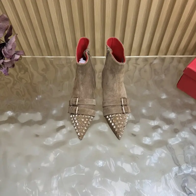 Valentino Ботильйони з гострим носком і заклепками — Фото 4