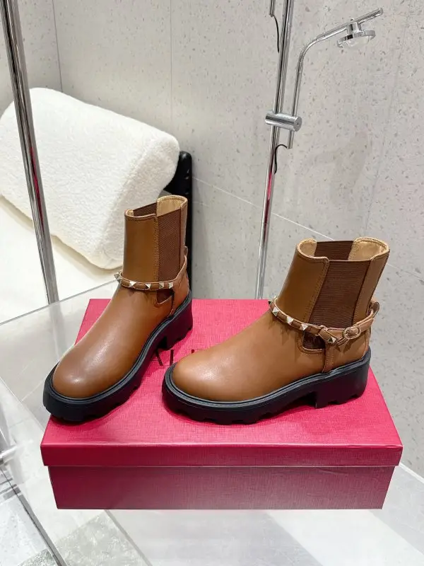 Valentino — Ботинки кожаные женские