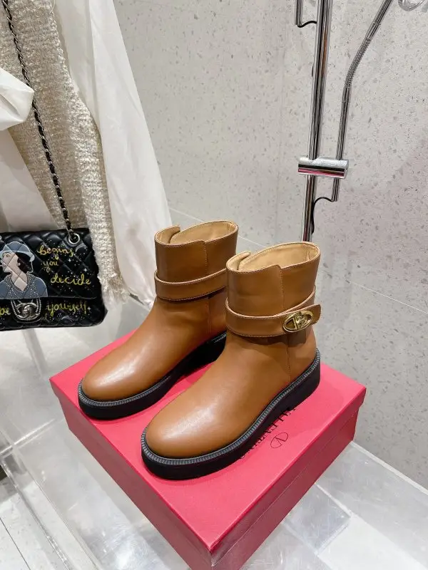 Valentino — Ботинки кожаные женские