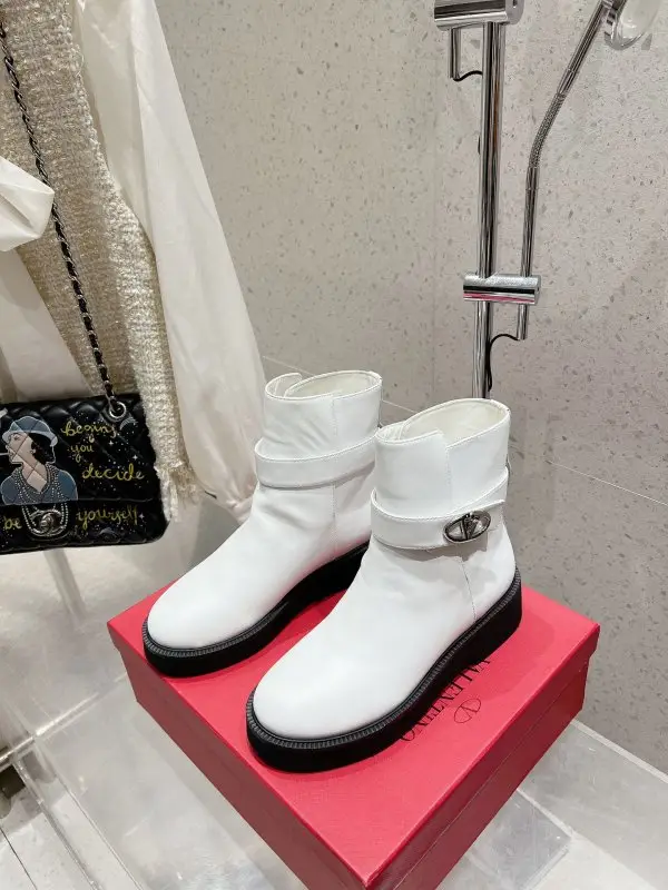 Valentino — Ботинки кожаные женские