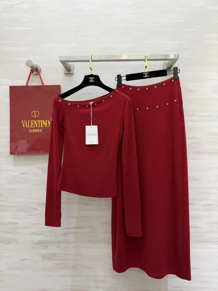 Valentino — Costume female