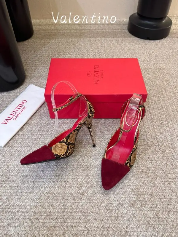 Valentino — Витончені жіночі туфлі