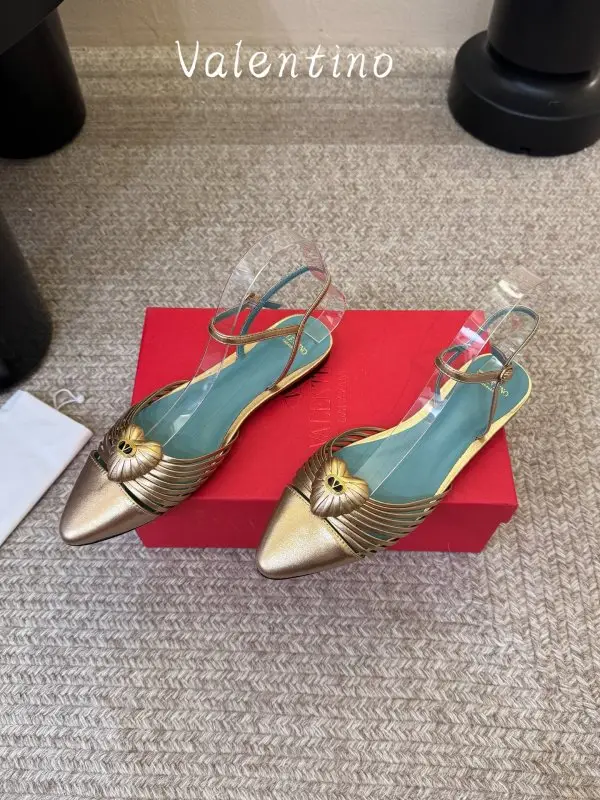 Valentino — Витончені жіночі туфлі